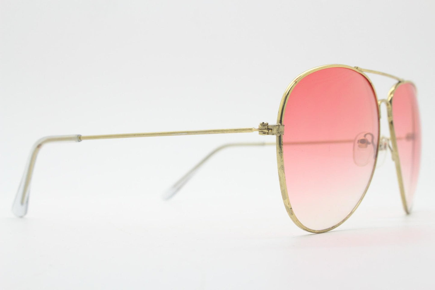 Y2K vintage aviator sunglasses. Gold metal frame pilot aviators with atmospheric light pink gradient lenses. Teardrop. 70s. 2000s. 00s NOS