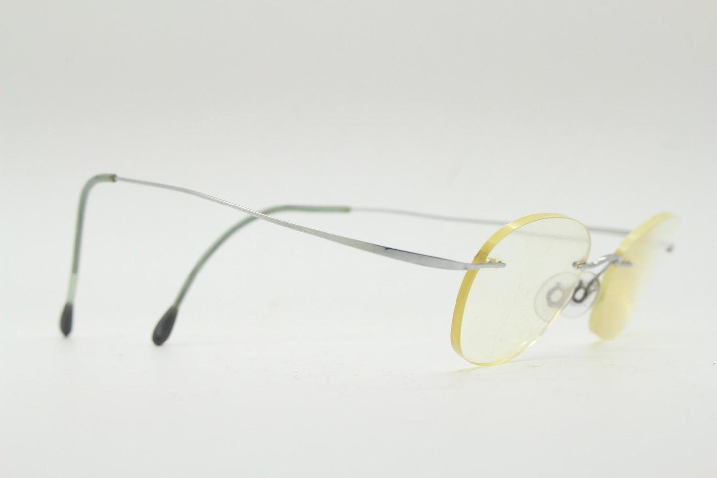 Silhouette frameless oval eye glasses. Extremely minimal lightweight titanium optical frame with springy hingeless arms. 2000s Vintage