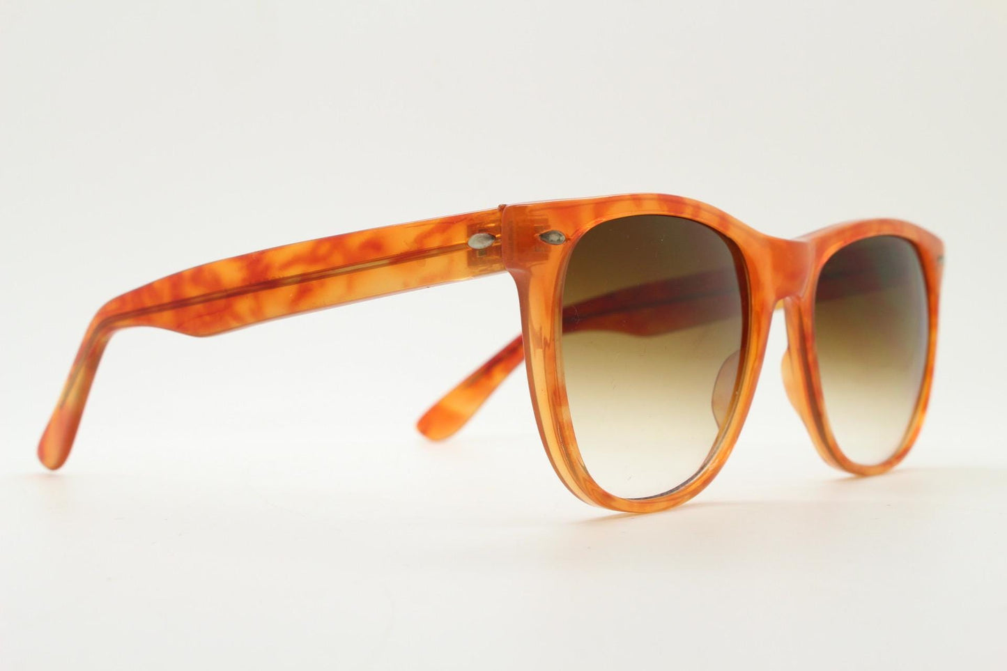 Vintage 80s square horn rim sunglasses. All time classic Wayfarer design in vibrant orange frame and superb graduating lenses
