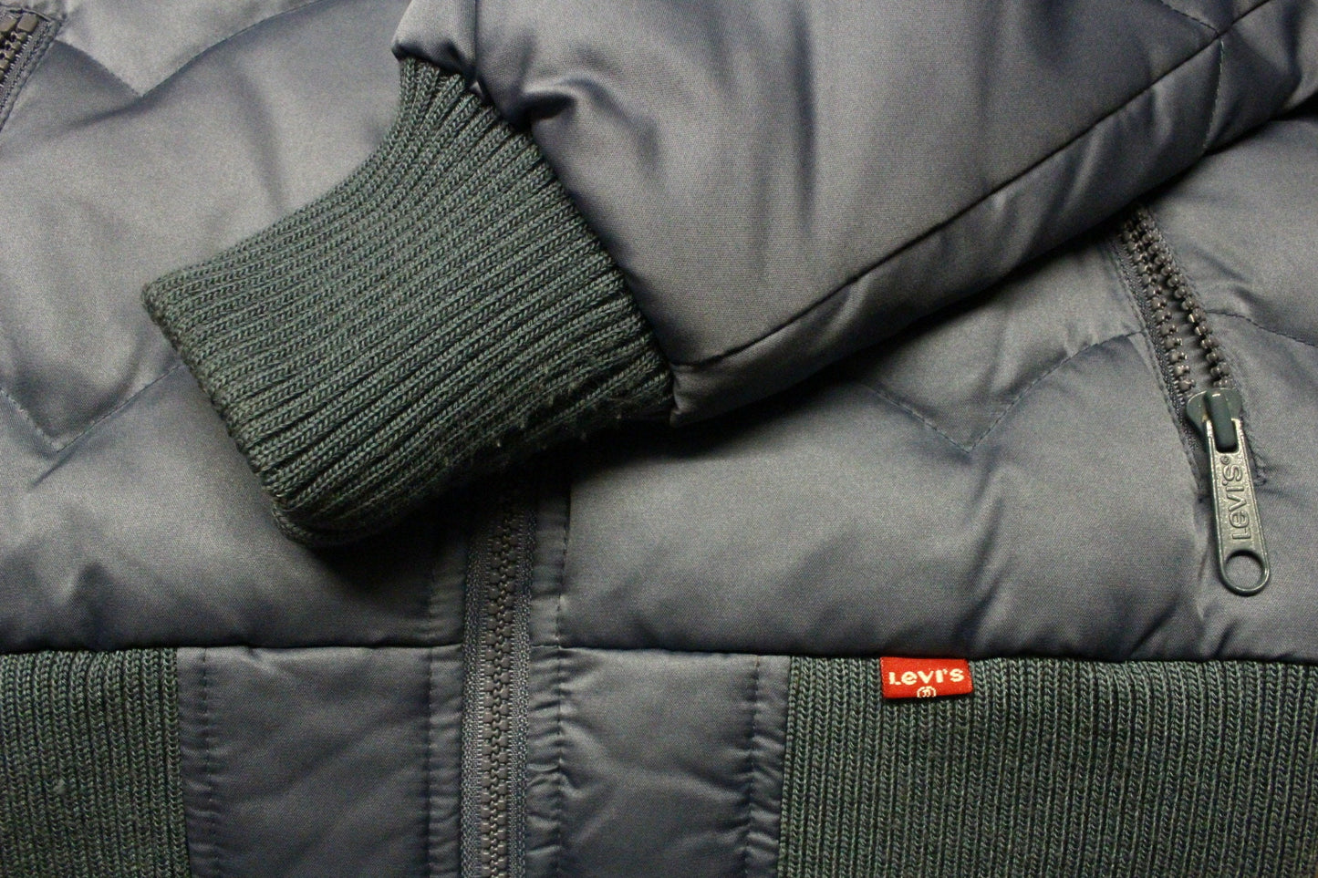 Levis fitted feather and down bomber jacket. Women's high collar zipper with ribbed cuffs and waist, corduroy shoulders and yolked quilting