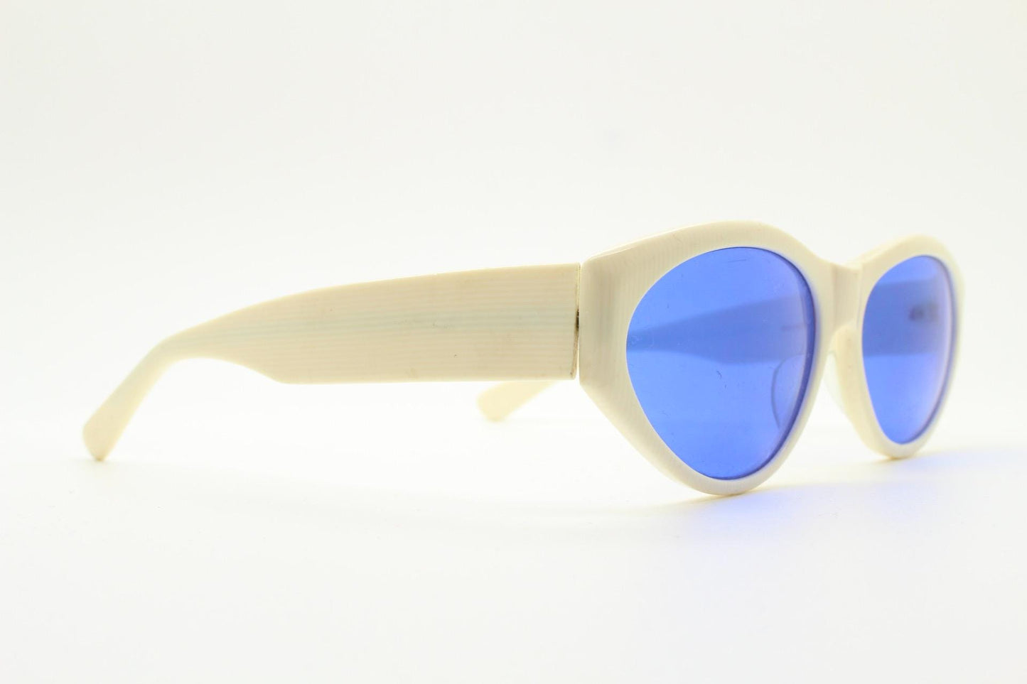 Benson and Ashley vintage 80s cat eye sunglasses hand made in England. 50s design white acetate cateye frame with cobalt blue lenses. NOS
