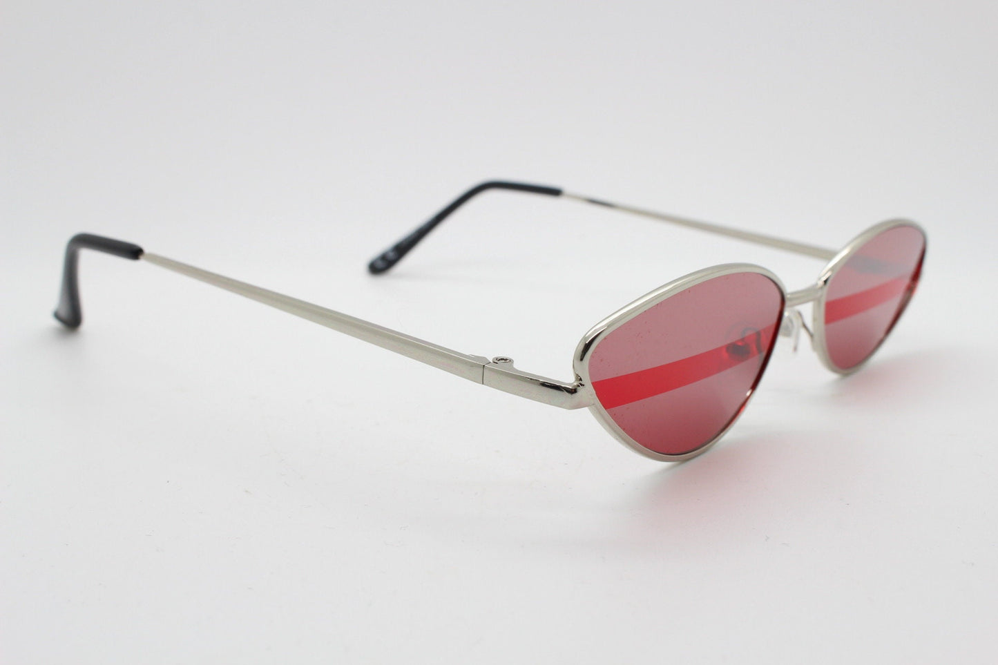 y2k vintage low profile cat eye sunglasses. Women's minimal metal pointed cateye frame with mirror and red candy stripe lenses, BNWT