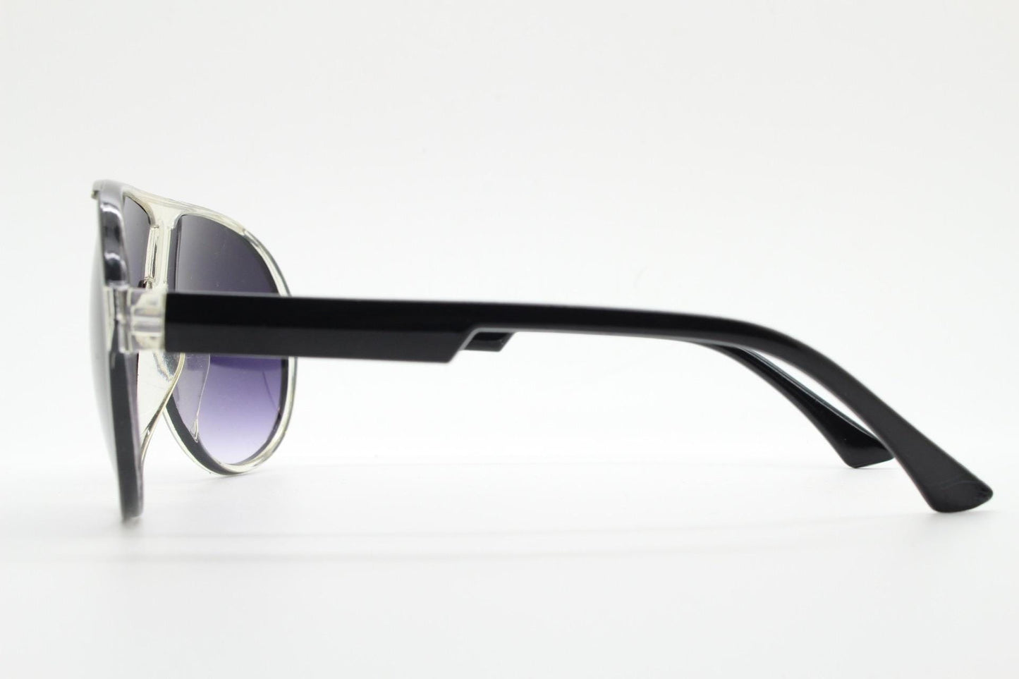 Y2K vintage aviator sunglasses. 2000's transparent and black frame with graduating lenses. 70s design 00's NOS aviators