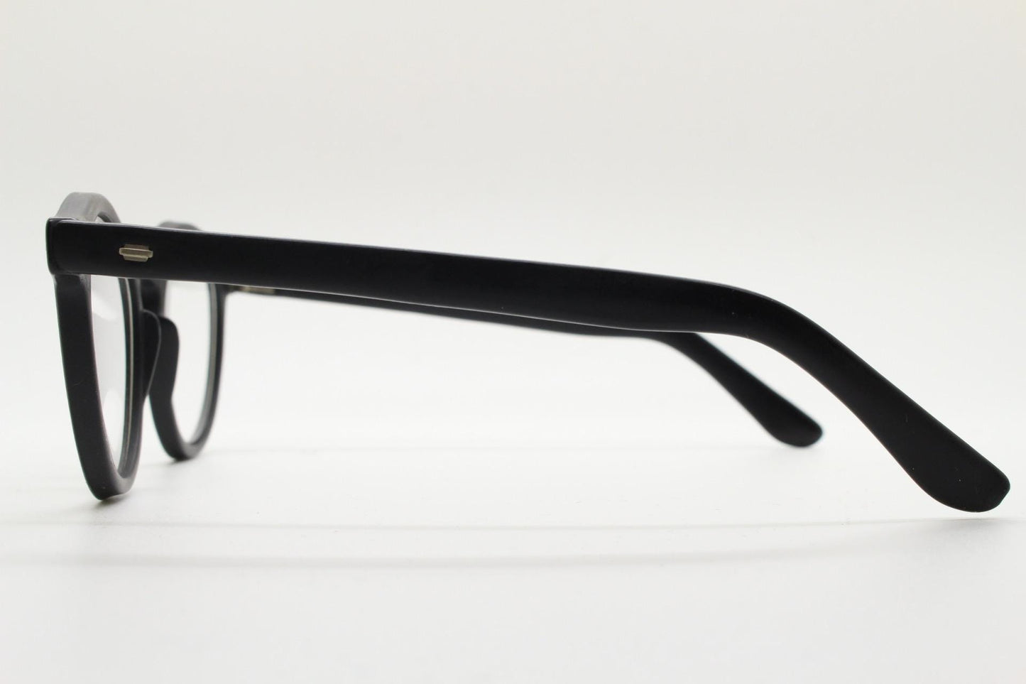 Oliver Smith round eye glasses. Black matt finish optical frames with protruding corners and keyhole bridge. Prescription RX eyeglasses