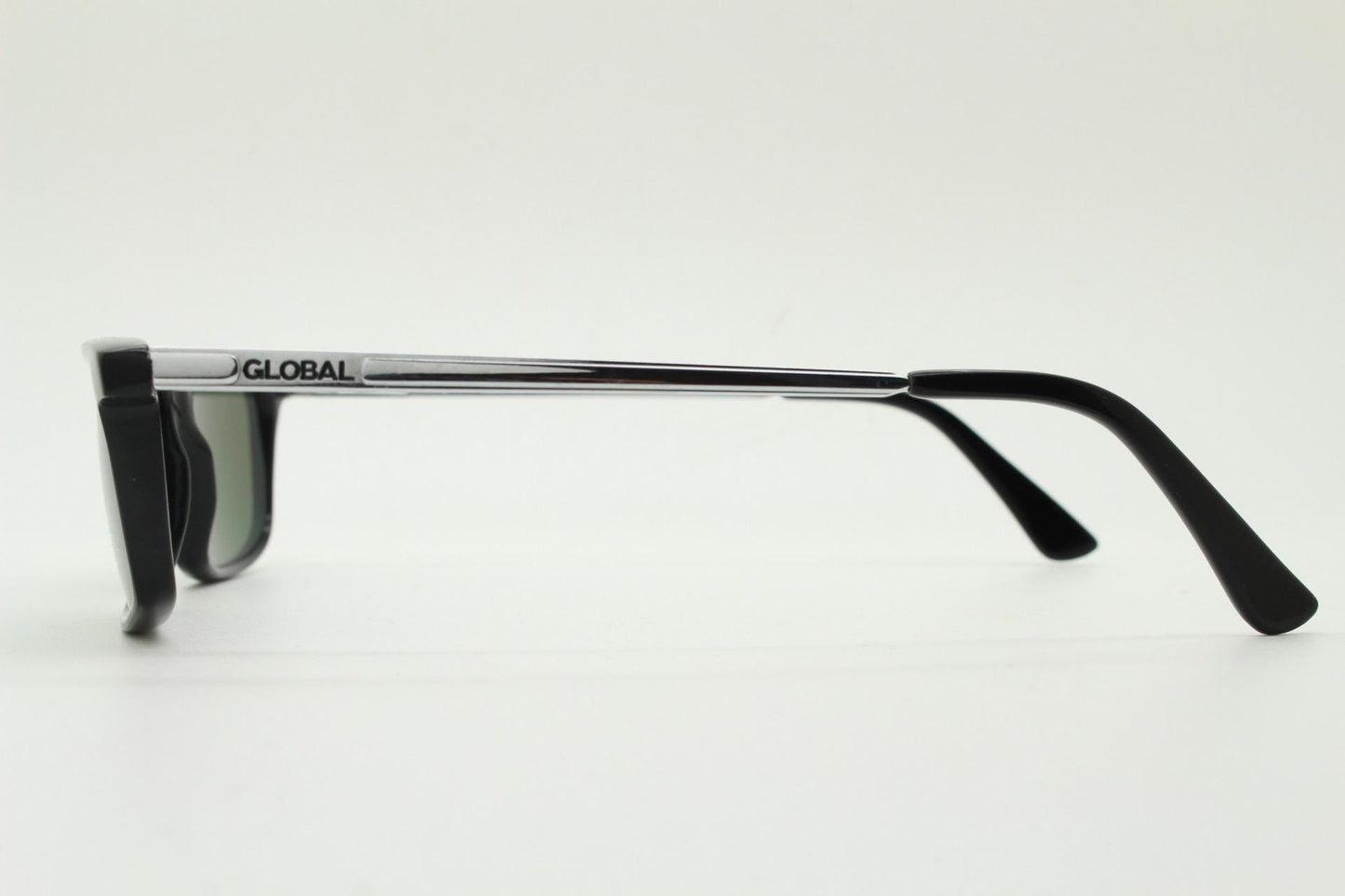 Global Eyewear vintage 90s vintage rectangular low profile sunglasses model 4330. Black flat top frame with silver chrome arms. NOS