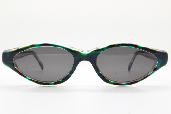 Francois Pinton Paris 90s vintage cat eye sunglasses made in France. Exaggerated cateye in green and brown acetate with waved arms. NOS