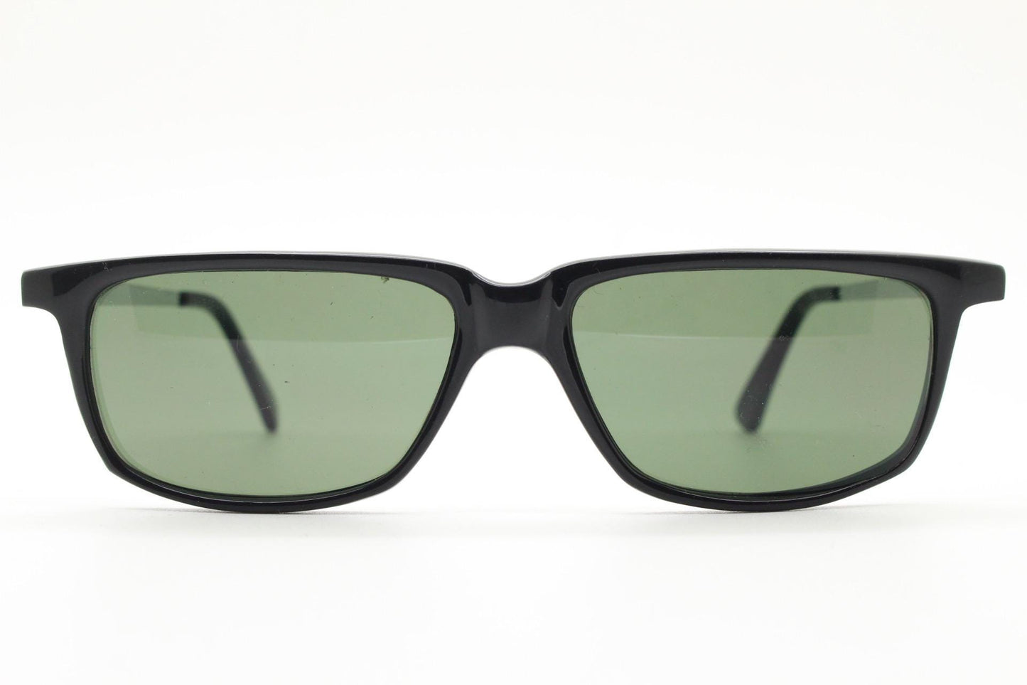 Global Eyewear vintage 90s vintage rectangular low profile sunglasses model 4330. Black flat top frame with silver chrome arms. NOS