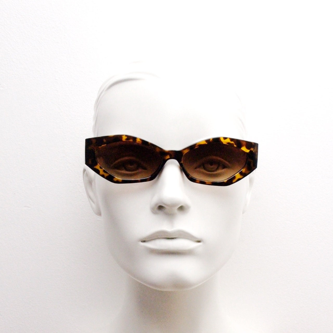 Vintage 90s low profile hexagon sunglasses. Honey tortoise sharp angled 6 sided frame with full height arms and amber lenses. Unused BNWT