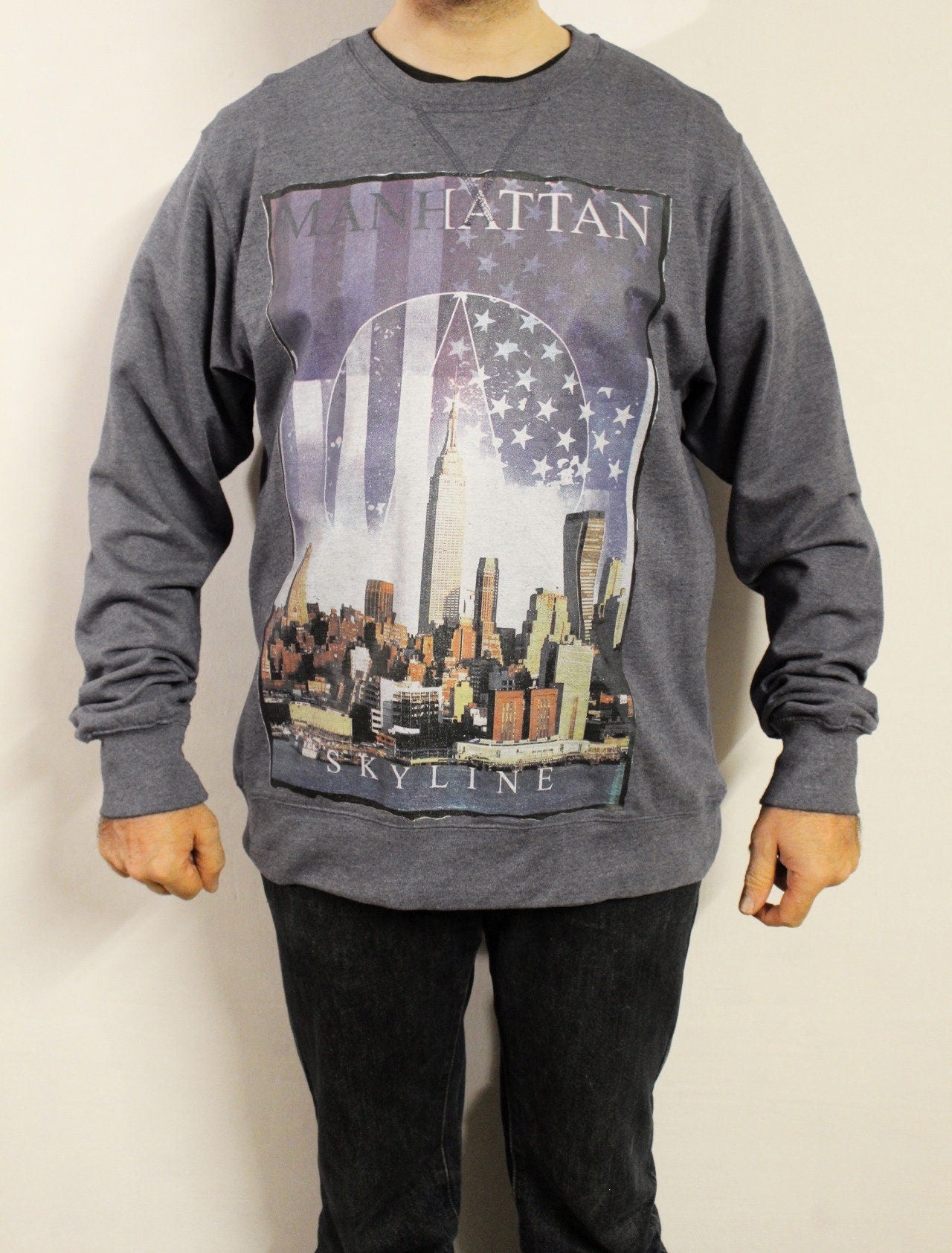Manhattan Skyline printed sweatshirt. Blue crew neck pullover with bold graphic print. Round neck jumper. Mens medium. Unused NOS