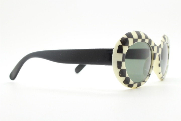 80s vintage round check monochrome sunglasses. 60s op art mod style frame with green lenses. Clout goggles. Oval bug eye NOS. Kurt Cobain