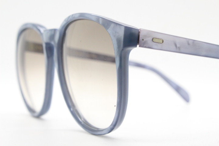 Michele L'Amy 80s vintage round sunglasses made in France. Lustrous marbled blue frame with keyhole bridge and graduating brown lenses