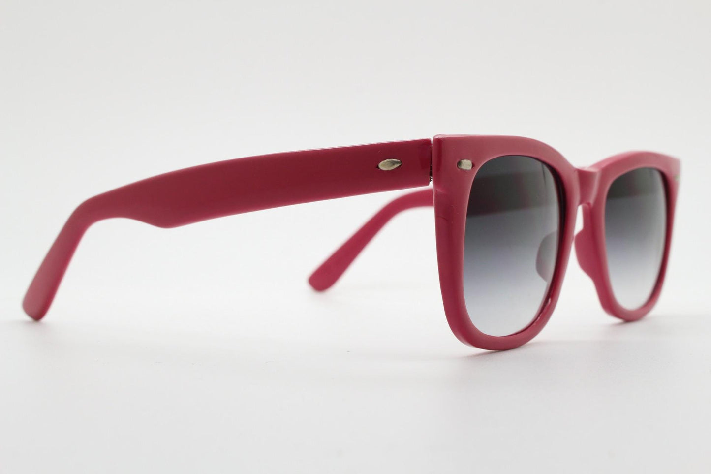 Vintage Y2K wayfarer design sunglasses. All time classic design in glossy pink with graduating smoky black lenses. Excellent NOS condition