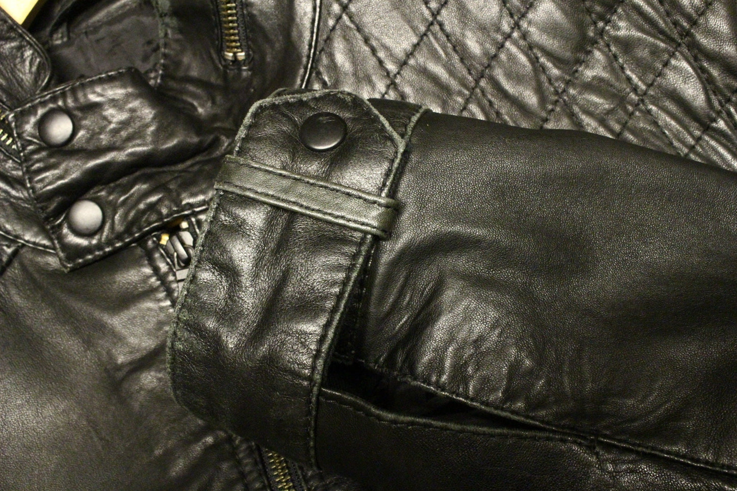 Vintage black genuine leather jacket. Mens round collar zipper bomber with quilted shoulders
