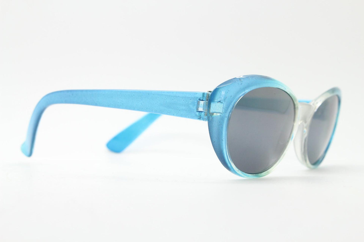 90s vintage oval cat eye sunglasses. Womens pearlised silver to aqua blue ombre fade cateye frame with contrasting dark lenses