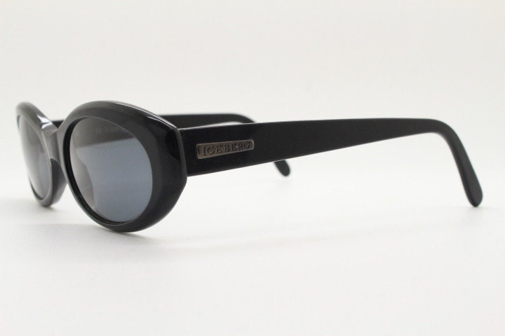 Iceberg 90s vintage oval cateye sunglasses made in Italy. Womens chunky plain black gloss acetate cat eye