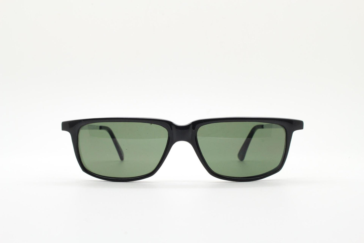 Global Eyewear vintage 90s vintage rectangular low profile sunglasses model 4330. Black flat top frame with silver chrome arms. NOS