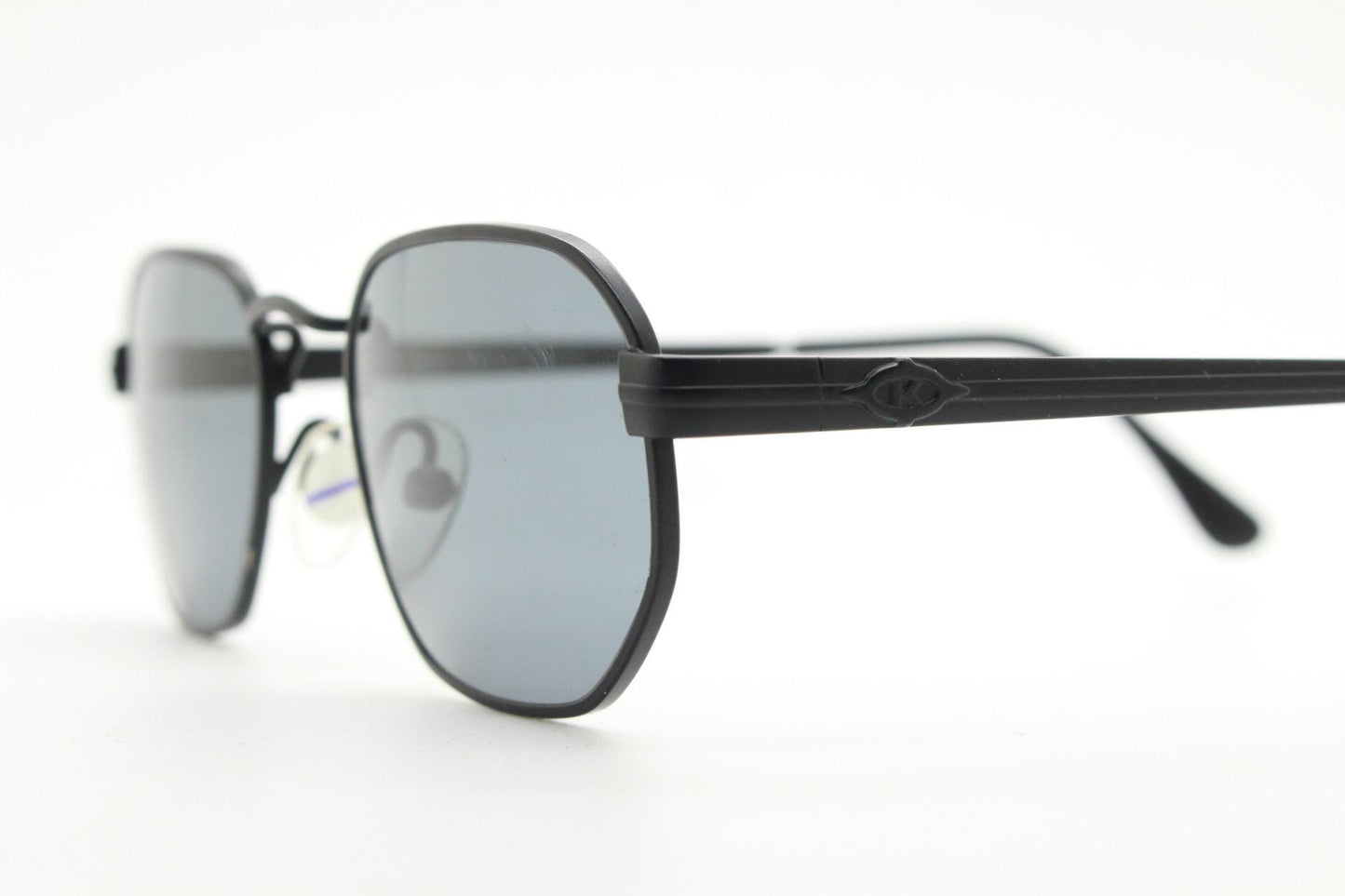 Prestige 90s vintage small oval sunglasses model 119 made in Italy. Black matt metal frame with with subtle angular facets, NOS octagon