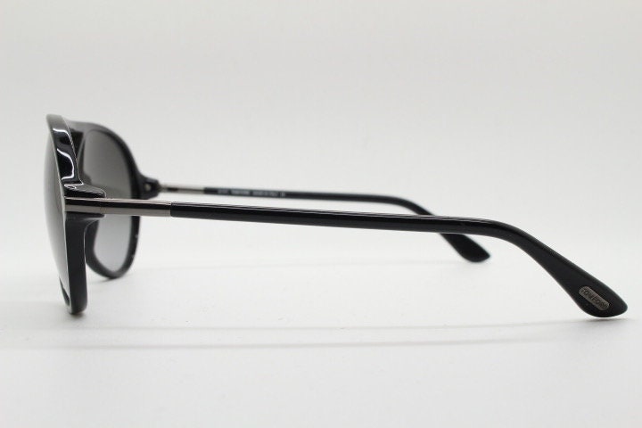 Tom Ford vintage black aviator sunglasses made in Italy. Classic teardrop pilot design in gloss acetate with graduating lenses