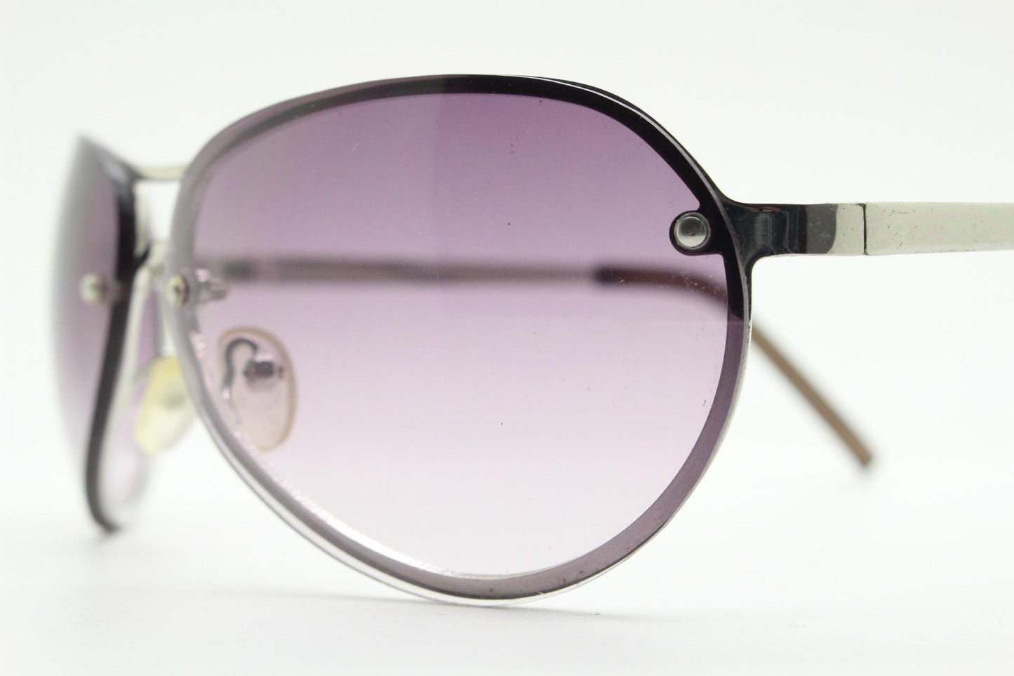 Y2K vintage bug eye aviator sunglasses. Silver chrome metal frame with curved mulberry lenses. Racing aviators. Unused NOS.