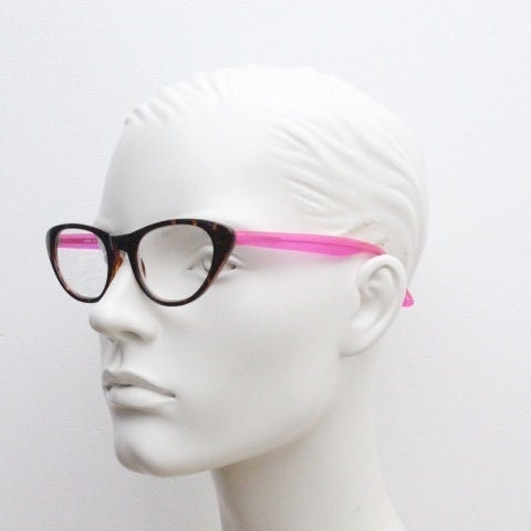 Isaac Mizrahi vintage cat eye glasses. Womens dark tortoise cateye optical frames with pink arms. Prescription eyeglasses. RX NOS spectacles