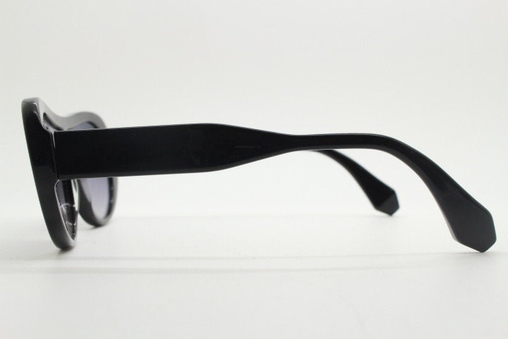 Gigi Barcelona vintage acetate aviator sunglasses model Stef. 70s racing design visor in thickened black frame with smoky mono lens. Mask