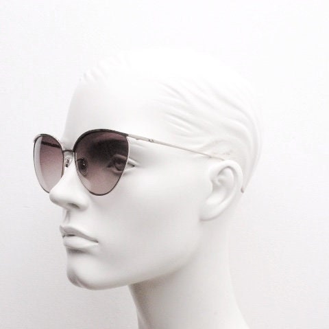 Carolina Herrera minimal cat eye sunglasses model SHN069 made in Italy. Women's gold titanium cateye frame with brown lenses. Vintage NOS