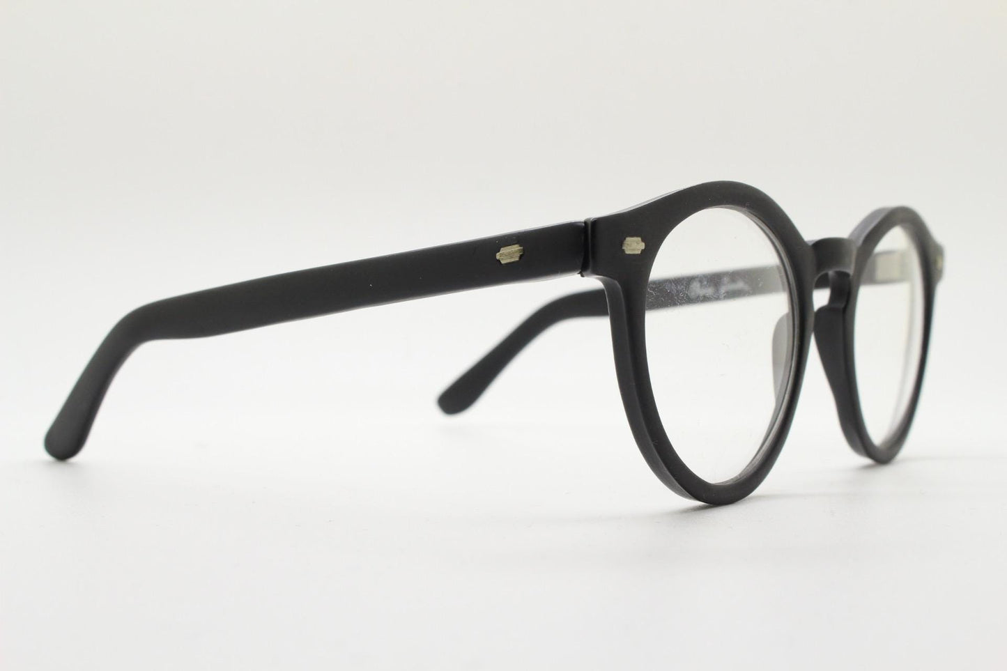 Oliver Smith round eye glasses. Black matt finish optical frames with protruding corners and keyhole bridge. Prescription RX eyeglasses