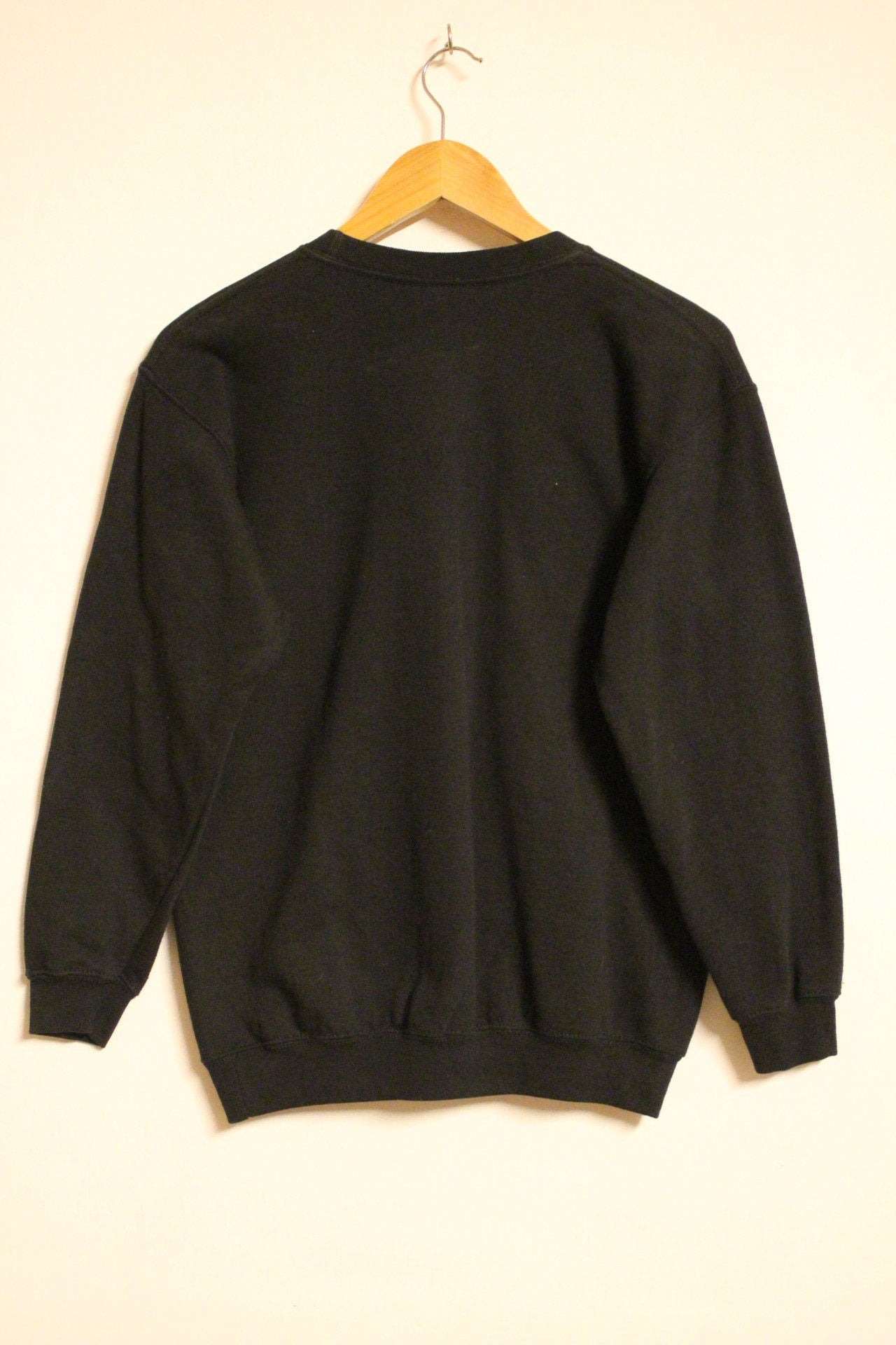 Vintage Y2K Disney Minnie Mouse black sweatshirt with big M logo. Womens crew neck cheerleader pullover