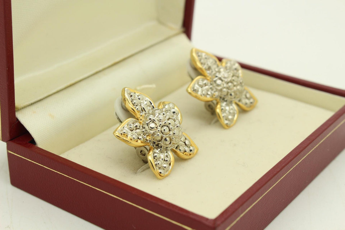 80s vintage gold and silver domed star earrings. Clip on. Textured surface to appear like small diamantes. With gift box. Rhinestone. NOS