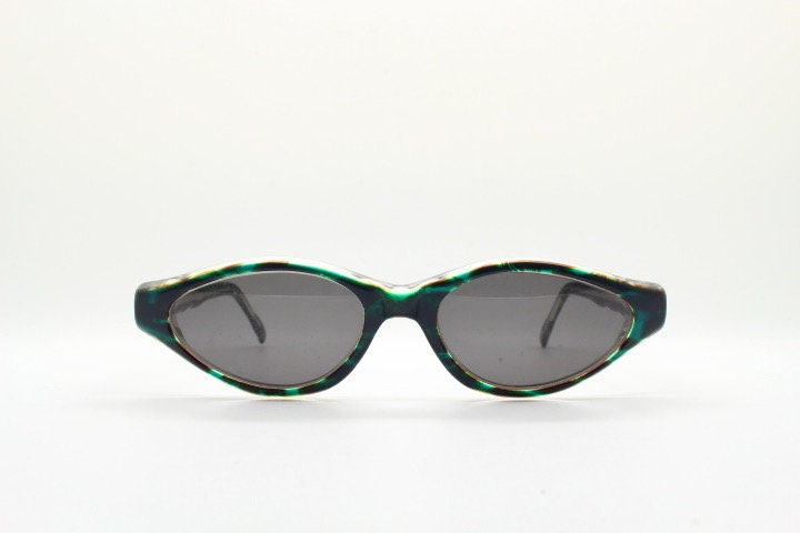 Francois Pinton Paris 90s vintage cat eye sunglasses made in France. Exaggerated  cateye in green and brown acetate with waved arms. NOS