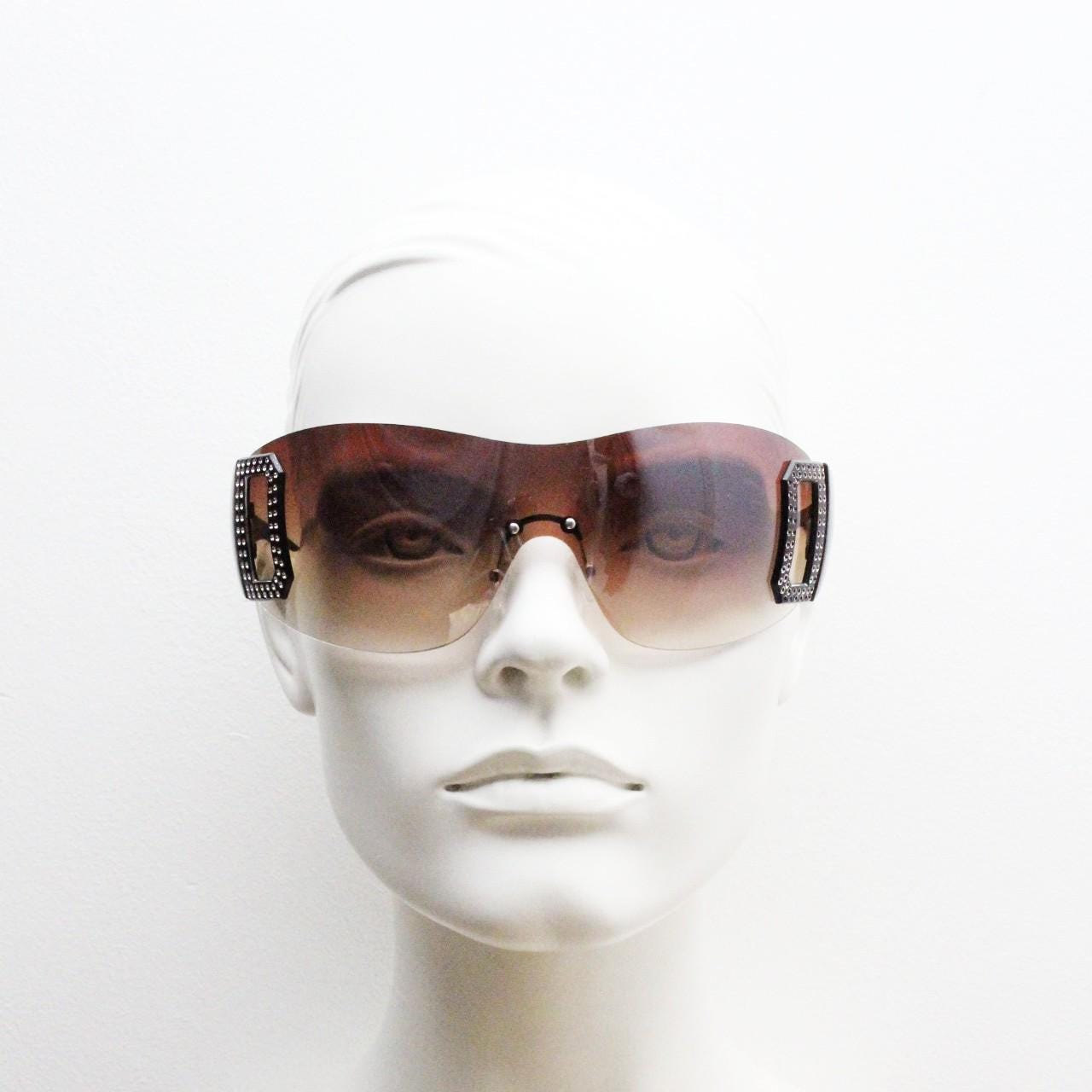 Y2K vintage visor sunglasses. 2000's brown wraparound mono lens shield design with big diamante effect crest. 00s uber fashion mini mask NOS