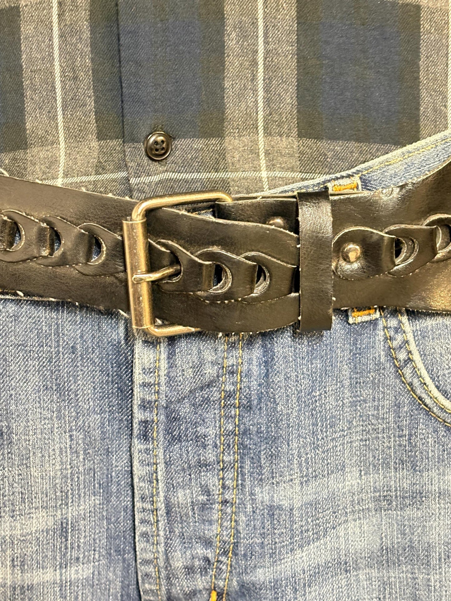 Y2K vintage tall black 70s design belt with 3 layers of looped vinyl strands and solid metal buckle. 2000s NOS. 60s hippy style. Eco leather