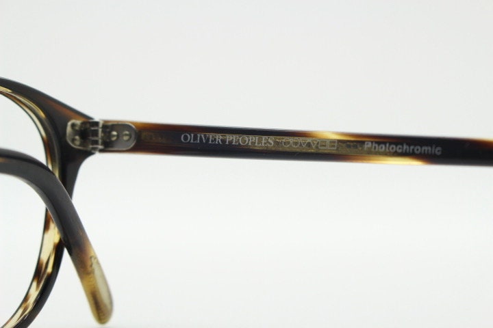 Oliver peoples keyhole bridge eye glasses hand made in Italy. Tortoise 40s design acetate optical frame. Prescription eyeglasses. Spectacles