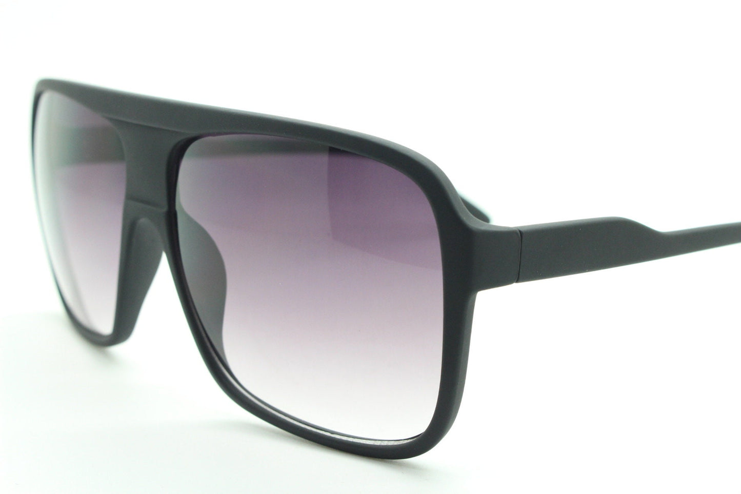 Y2K vintage square aviator sunglasses. Classic 70s style aviators in black rubber frame with graduating lenses. Teardrop, NOS