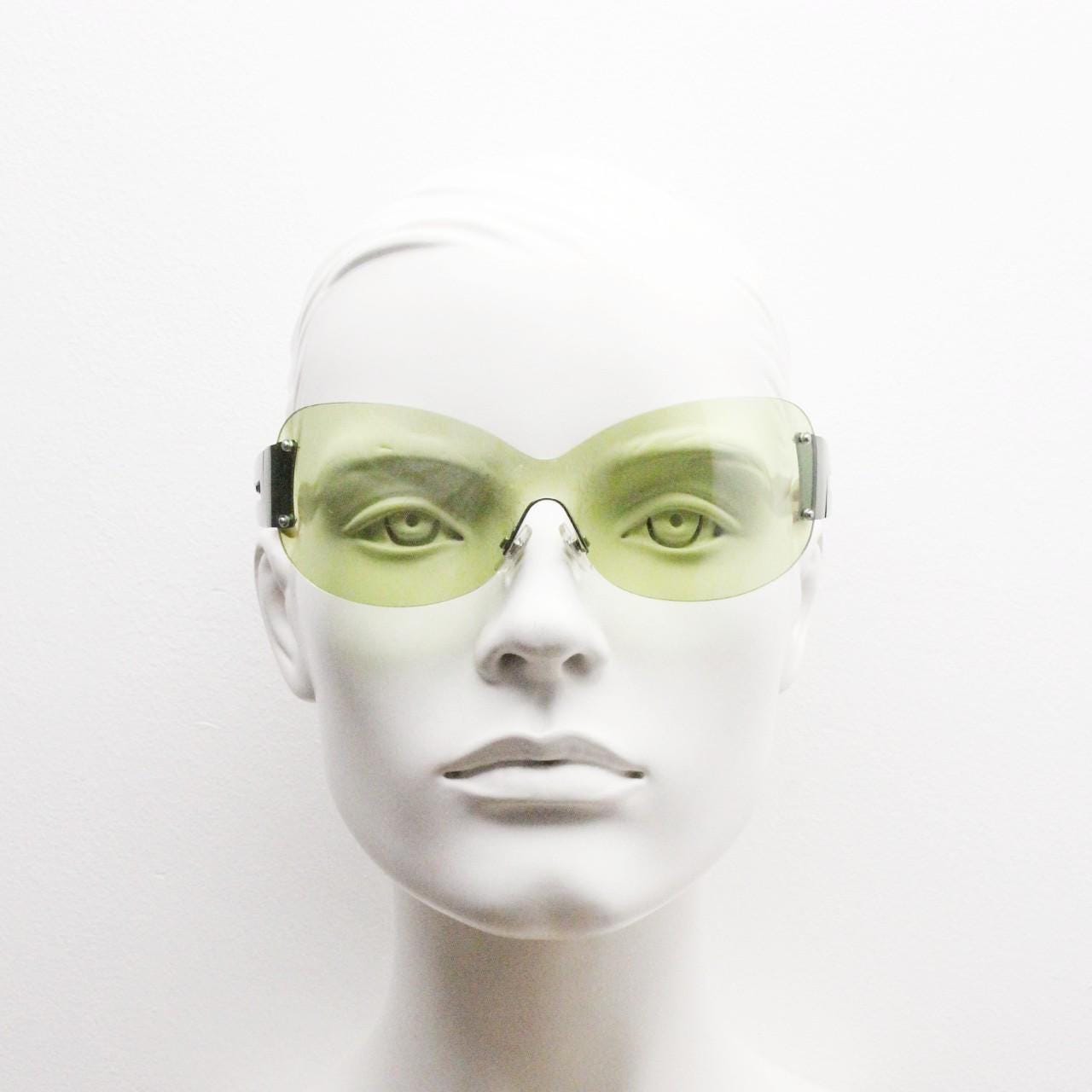 Y2K vintage frameless shield sunglasses. Dynamic 2000's green mono lens visor with matching coloured chrome arms. 00's Cosplay mini mask NOS