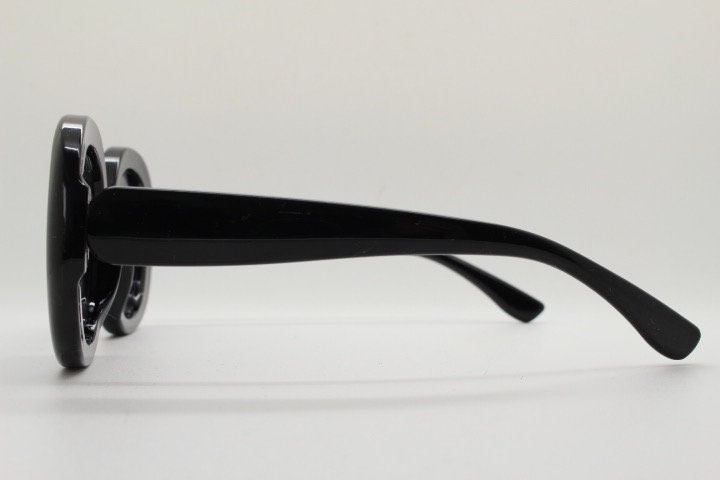 Y2k vintage oversized round sunglasses. Thick framed Women's big 60s mod design black frame with smoky gradient lenses. Unused BNWT. 70s