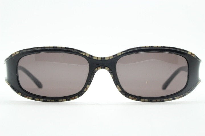 Burberry 90s vintage rectangular sunglasses model 8334/S made by Safilo. Low profile wrap around frame with subtle classic check pattern