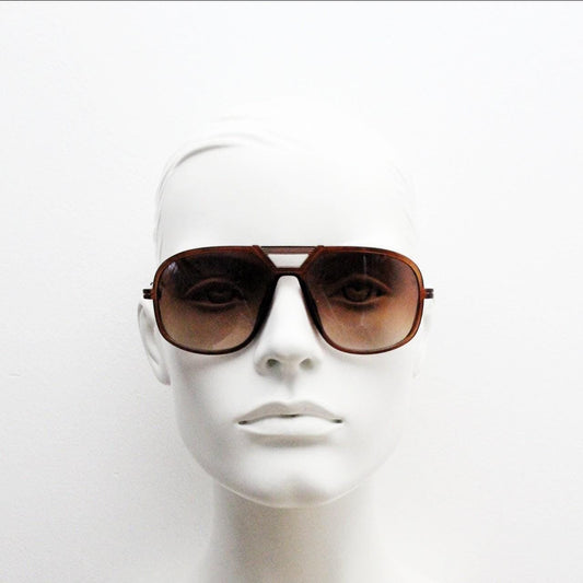 Y2K vintage square aviator sunglasses. 2000's transparent brown frame with graduating lenses and gold arms. 70s design. 00's NOS aviators