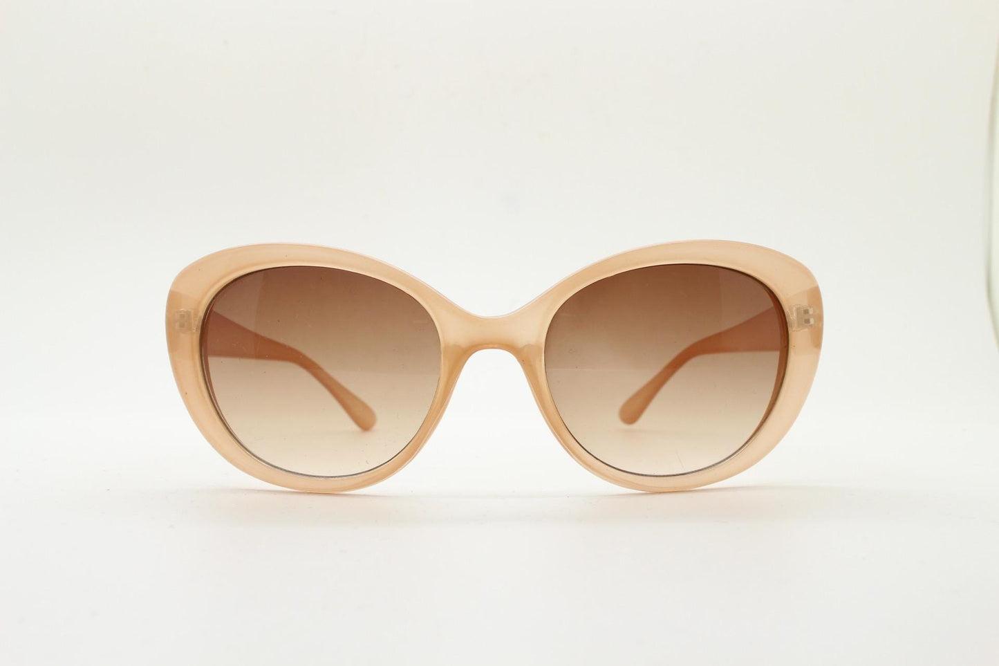 Oliver Bonas Vintage Y2K oval cat eye sunglasses. 2000s womens beige cateye with well matched graduating Havana brown lenses. NOS