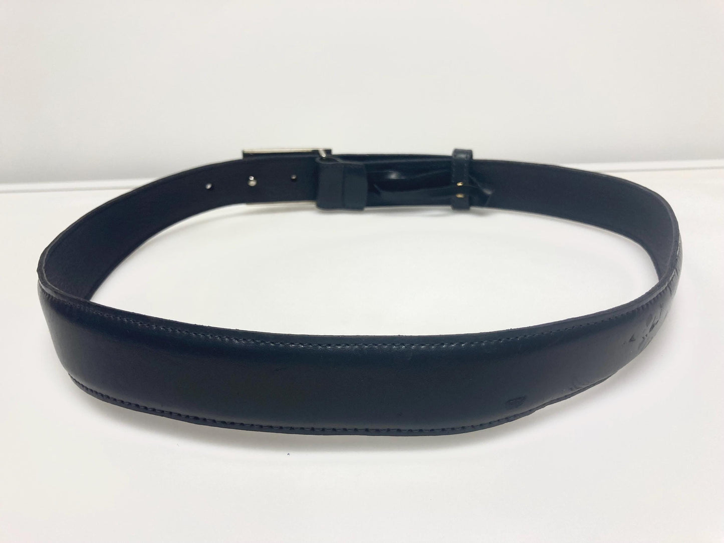 80s vintage smart trouser / jeans belt in grey genuine leather with solid shiny chrome buckle. Made in France. NOS