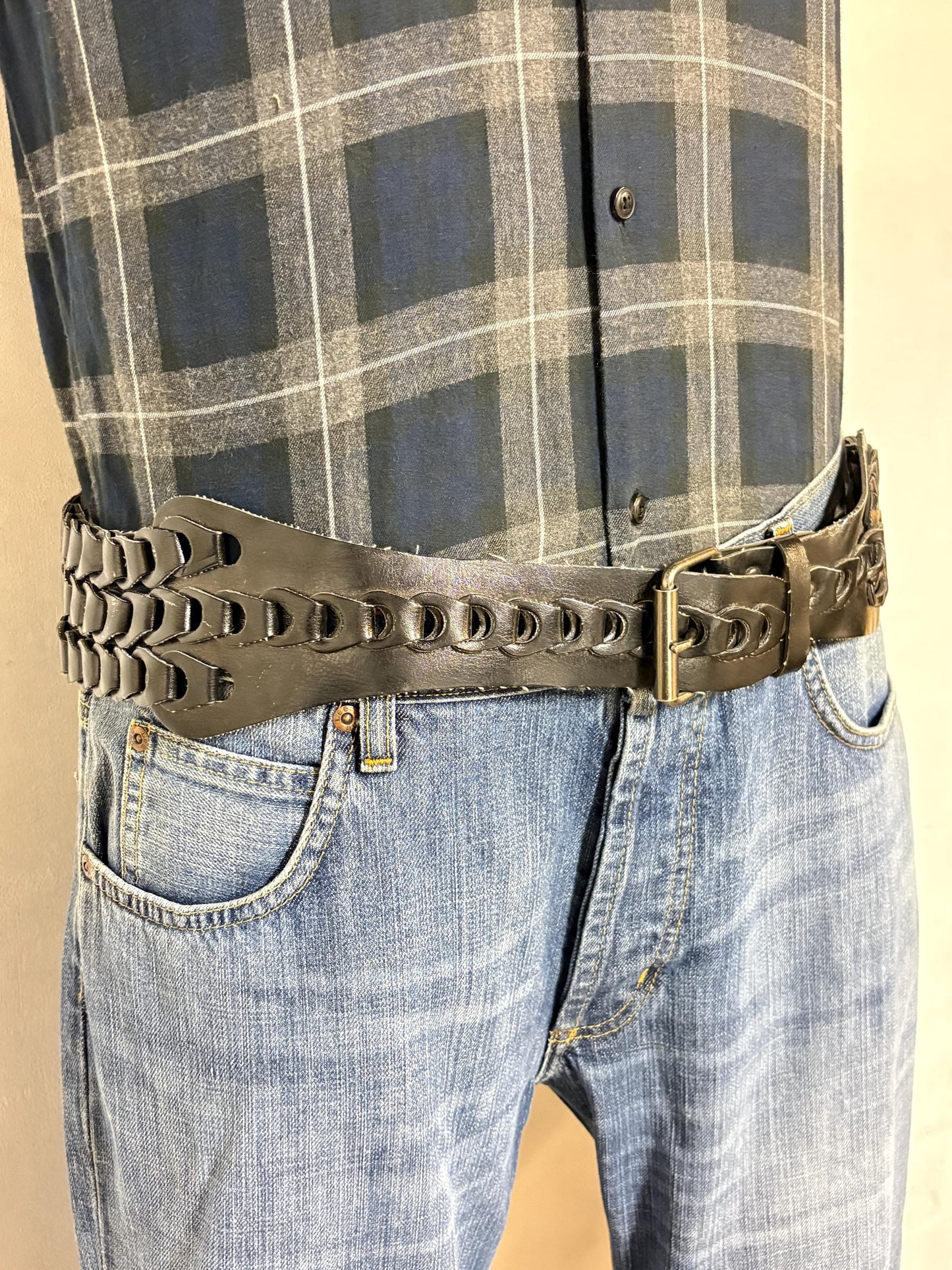 Y2K vintage tall black 70s design belt with 3 layers of looped vinyl strands and solid metal buckle. 2000s NOS. 60s hippy style. Eco leather