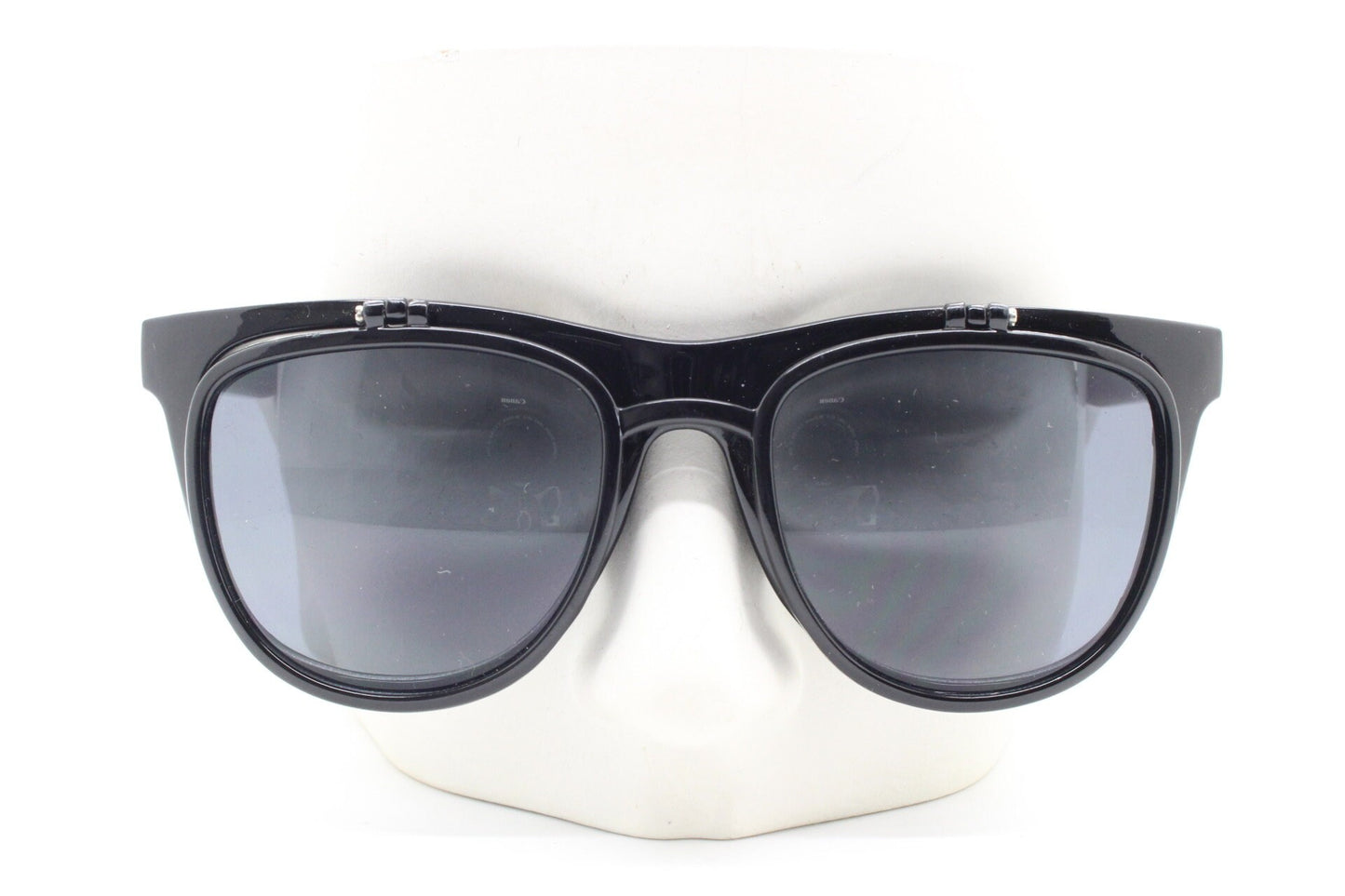 Vintage 90s wayfarer design flipper sunglasses. All time classic 50s, 60s design in plain black with double flipper visor. BNWT unusual