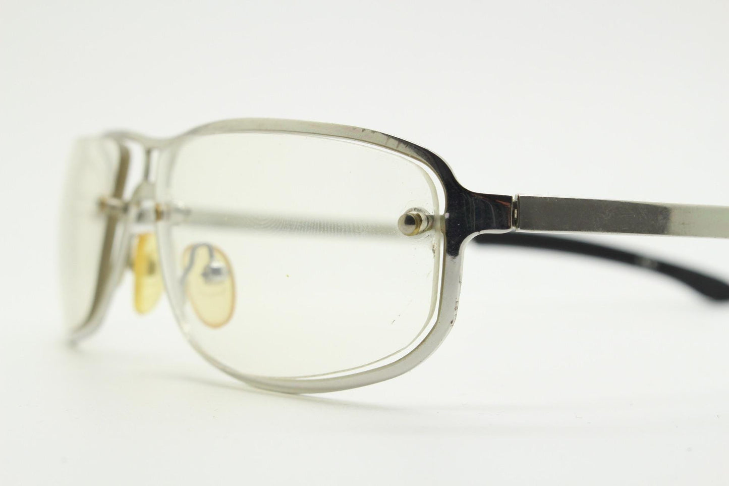 Y2K vintage rectangular aviator sunglasses. Aerodynamic racing style chrome frame  with slight mirror glazed clear lens. 2000's bug eye