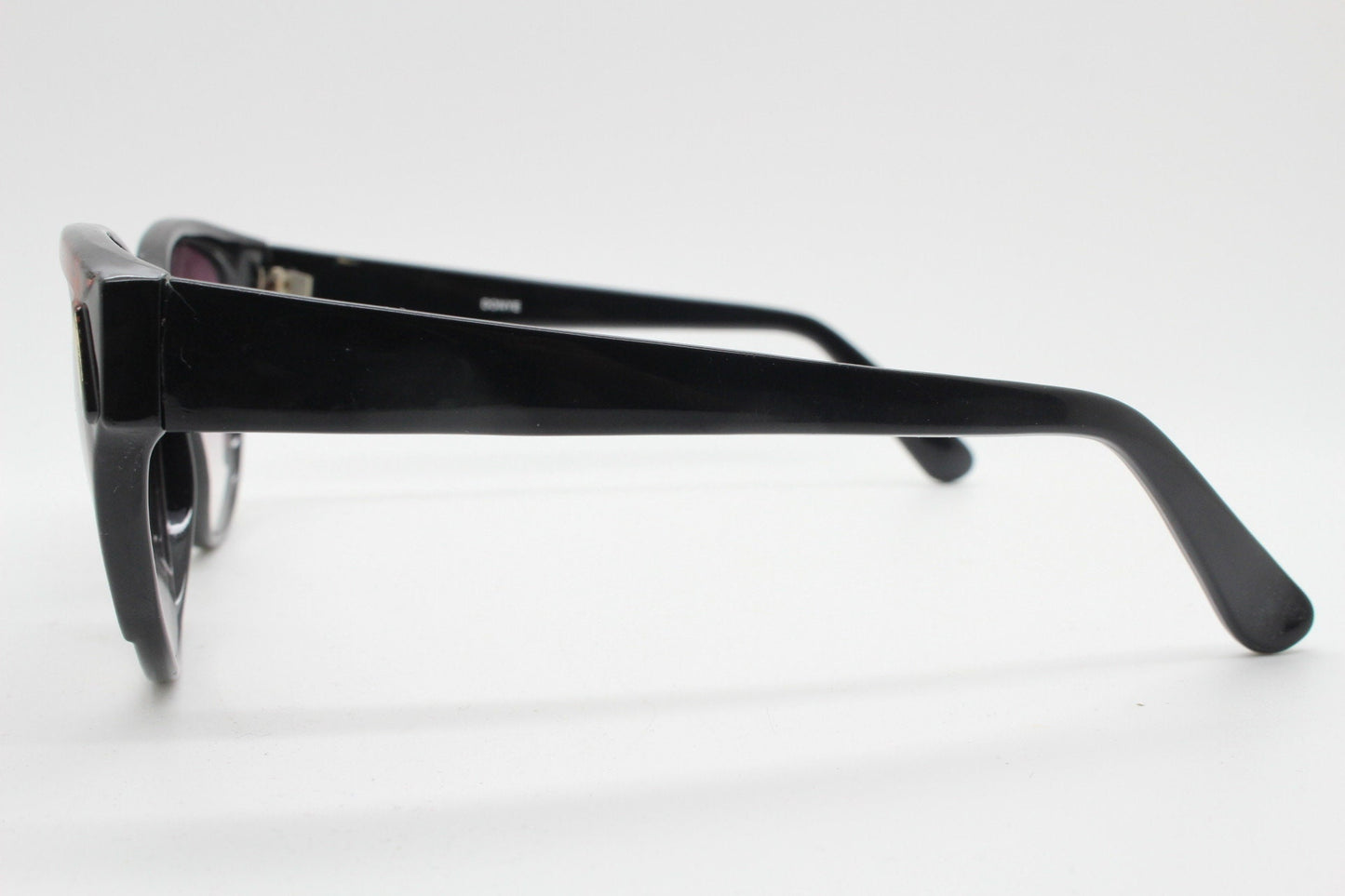 80s vintage oversized cateye sunglasses. Women's black cat eye frame with red patterned brow and sizzling gradient lenses