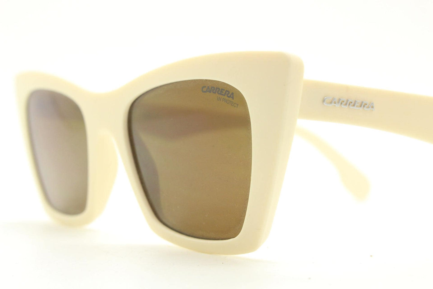 Carrera Vintage pointed cat eye sunglasses. Tasteful retro 50s repro in neat proportions with white matt frame and  brown lenses. NOS cateye