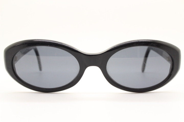 Iceberg 90s vintage oval cateye sunglasses made in Italy. Womens chunky plain black gloss acetate cat eye