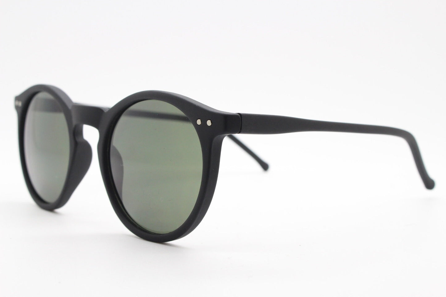 90s vintage round glasses. Classic 30s, 20s style black frame in a rubber finish with green lenses and keyhole bridge. O Malley