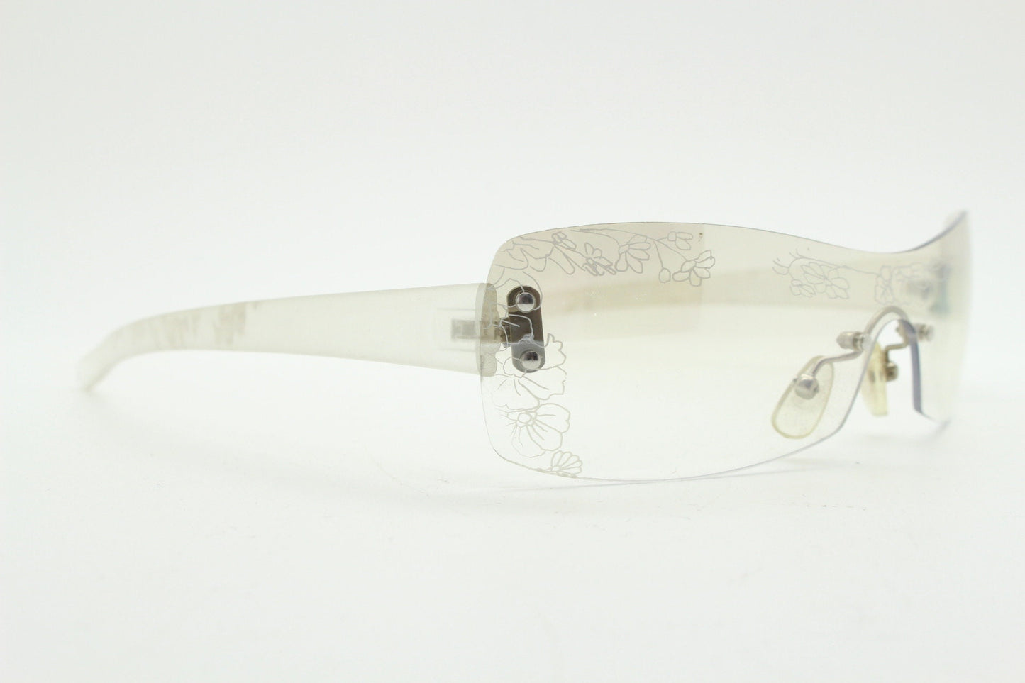 Y2K vintage visor sunglasses. Frameless 2000's wraparound mini mask shield design with light tone mirror mono lens and flower print. 00s NOS