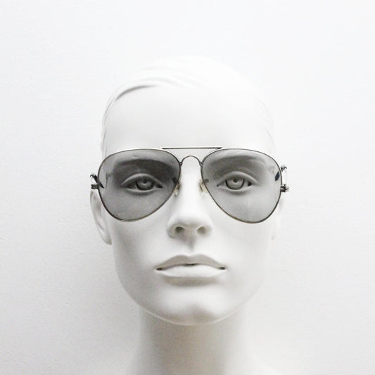 70s vintage aviator sunglasses. Optimal shape classic pilot aviators in a silver metal frame with light tone real glass lenses. Teardrop,