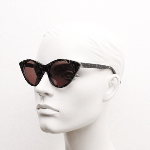 Opening Ceremony pointed cateye sunglasses. Womens classical cat eye marbled brown frame. Vintage. NOS. Y2K
